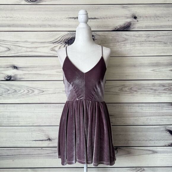 Urban Outfitters Silence + Noise Purple Velvet Backless Fit & Flare Romper - Picture 4 of 10